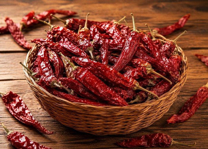Kashmiri Chilli – ₹280 | Export: ₹500
